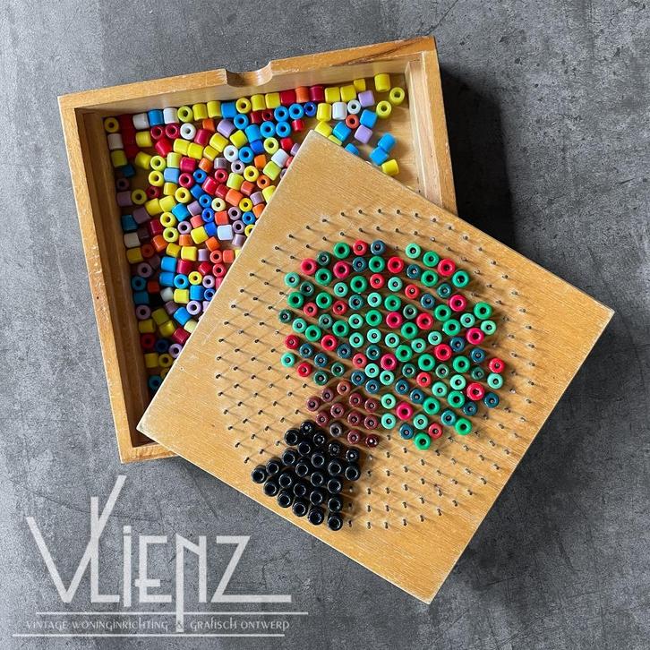 Vintage, retro houten kralenplank rond met kralen en bak, Kinderen en Baby's, Speelgoed | Educatief en Creatief, Gebruikt, Bouwen