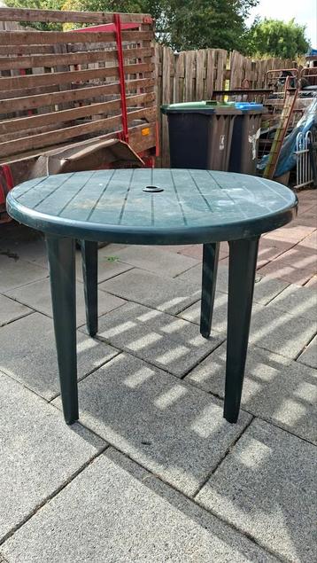  Ronde tafel, donkergroen beschikbaar voor biedingen