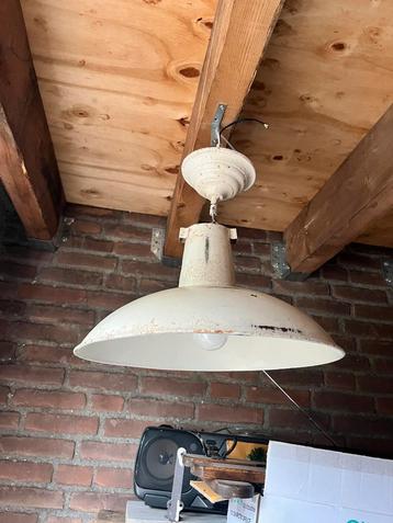 Vintage lamp beschikbaar voor biedingen