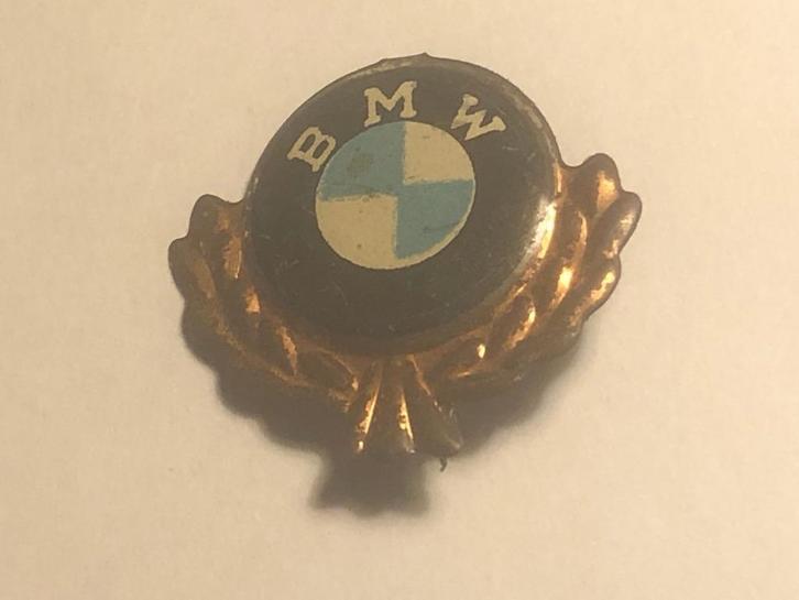 Metalen BMW AUTOMERK Speld (Blauw/Wit/Zwart/Goudkleur)., Verzamelen, Speldjes, Pins en Buttons, Zo goed als nieuw, Speldje of Pin