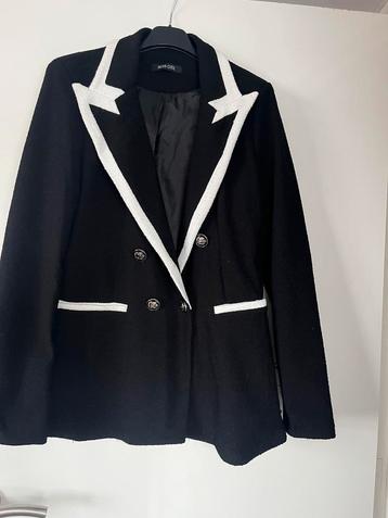 Blazer zwart met wit afgewerkt mt s beschikbaar voor biedingen