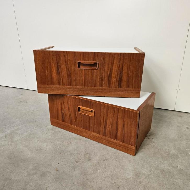 Vintage hangende nachtkastjes teak, Verzamelen, Retro, Huis en Inrichting, Ophalen