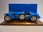 Bugatti typ 59  kobalt 1937 op luxe plateau Bburago 1:18 KRD, Ophalen of Verzenden, Zo goed als nieuw, Auto, Bburago