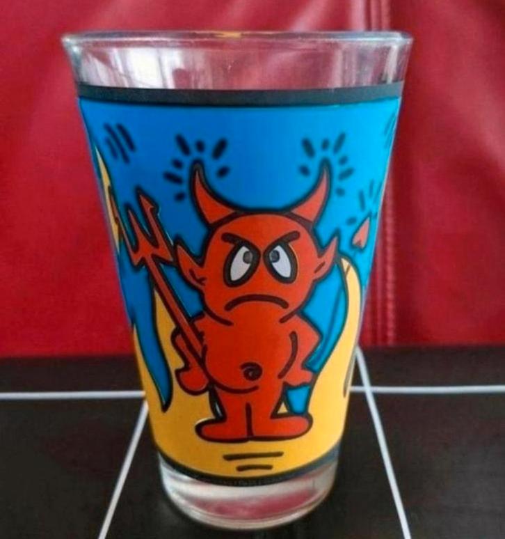 Glas met Rode Duivel, Verzamelen, Glas en Borrelglaasjes, Zo goed als nieuw, Frisdrankglas, Ophalen of Verzenden