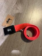 Stüssy Web Belt - Rood (Nieuw), Kleding | Heren, Riemen en Ceinturen, Stussy, Nieuw, Ophalen of Verzenden, Riem of Ceintuur