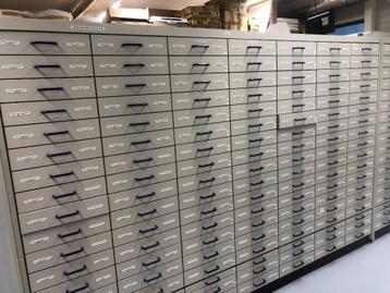 Apothekerskast, gebruikt, refurbished NIEUW BINNEN beschikbaar voor biedingen