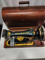 The Singer Manufacturing naaimachine met houten kist, Antiek en Kunst, Antiek | Naaimachines, Ophalen of Verzenden