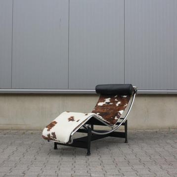Cassina LC4 chaise longue | Le corbusier | Designklassieker beschikbaar voor biedingen