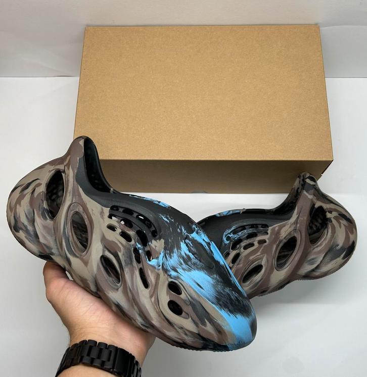 adidas Yeezy Foam RNR MX Cinder maat 40,5, Kleding | Heren, Schoenen, Nieuw, Slippers, Zwart, Ophalen of Verzenden