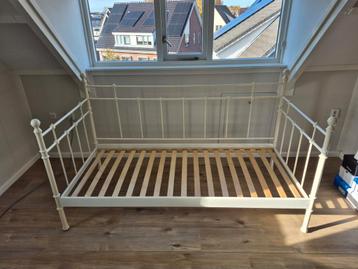 IKEA Hemnes Bedframe - Wit/Crème - Staal - afbeelding 1