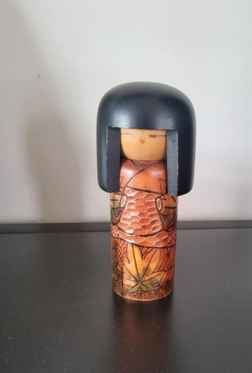 Sousaku Kokeshi "Autumn Leaves" van Kisaku, Antiek en Kunst, Kunst | Niet-Westerse kunst, Verzenden