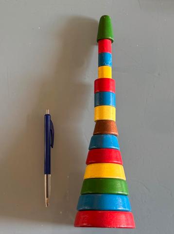 Vintage houten blokken toren beschikbaar voor biedingen