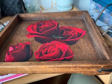 Houten Dienblad met Rozen beschikbaar voor biedingen