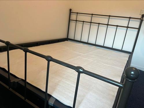 Spijlenbed | stalen bed | twee persoons bedframe 160x210, Huis en Inrichting, Slaapkamer | Bedden, Zo goed als nieuw, Tweepersoons