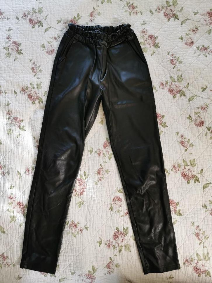 Zwarte nepleren lange broek. Merk: Turquoise by Daan., Kleding | Dames, Broeken en Pantalons, Zo goed als nieuw, Maat 36 (S), Zwart