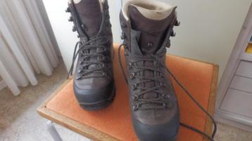 Lowa leren bergschoenen beschikbaar voor biedingen