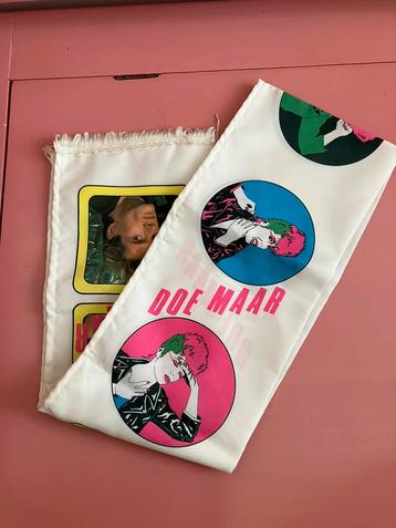 * DOE MAAR * sjaaltje uit 1983 beschikbaar voor biedingen
