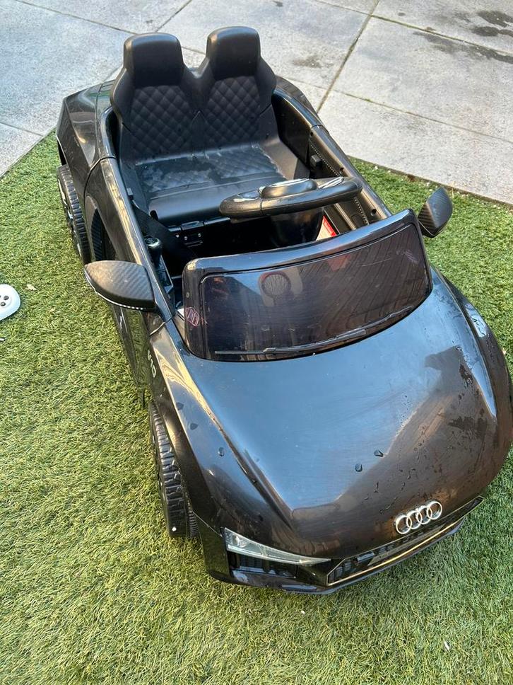 Speelgoed auto op accu. Audi R8 Spyder., Kinderen en Baby's, Speelgoed | Buiten | Accuvoertuigen, Zo goed als nieuw, Ophalen