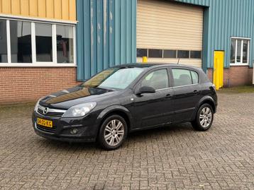 Opel Astra 1.8 16V 5-Drs AUTOMAAT TREKHAAK CLIMA CRUISE NAVI beschikbaar voor biedingen