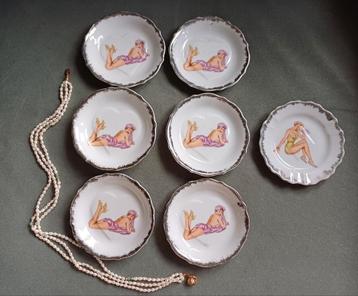 Pin-up bordjes, 6 kleine schaaltjes 1 asbakje Japan. beschikbaar voor biedingen