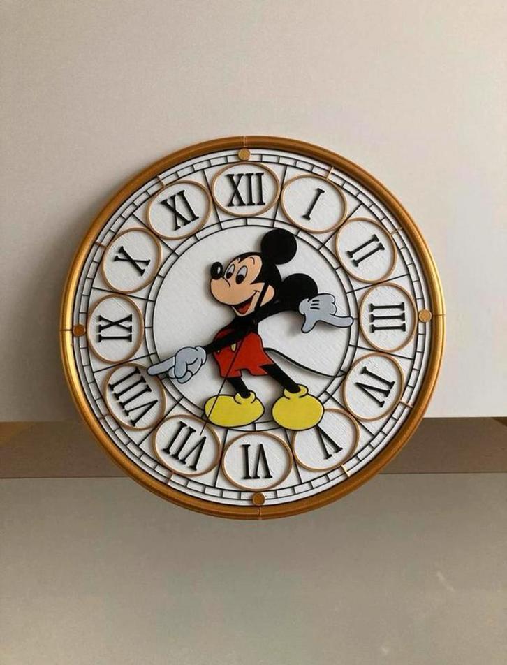 Mickey Mouse klok Disneyland, Huis en Inrichting, Woonaccessoires | Klokken, Zo goed als nieuw, Wandklok, Verzenden