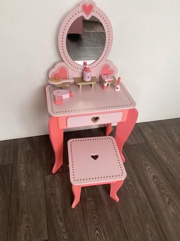 Houten Kaptafel voor Kinderen beschikbaar voor biedingen