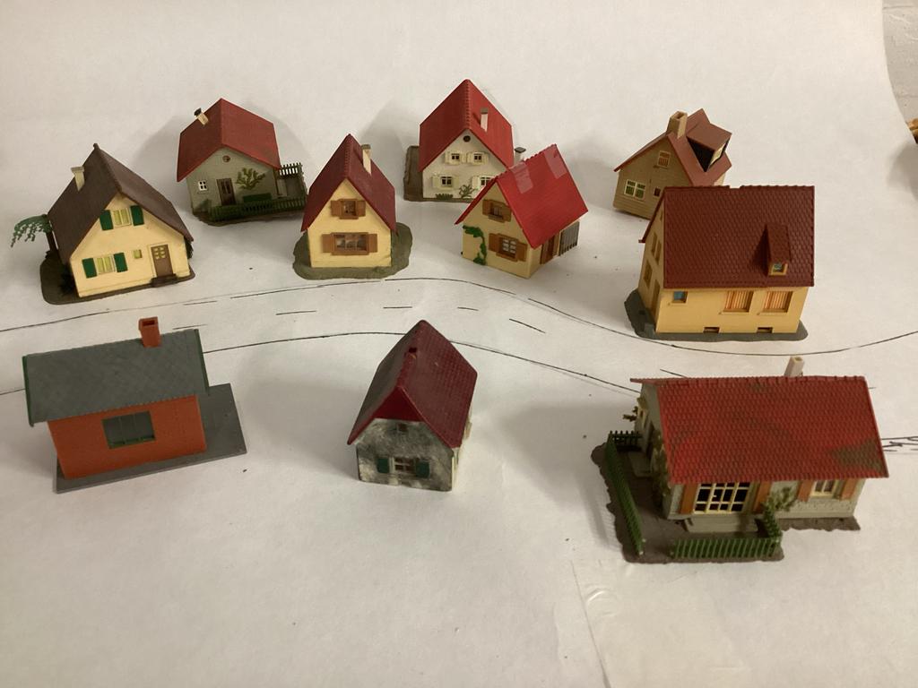 H0 huisjes modelbouw trein verzameling 10 stuks dorp, Hobby en Vrije tijd, Modeltreinen | H0, Overige merken, Gebruikt, Gelijkstroom of Wisselstroom