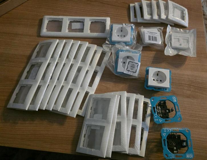 Overbodige schakelaars en stopcontacten na verbouwing, Doe-het-zelf en Verbouw, Overige Doe-het-zelf en Verbouw, Nieuw, Ophalen of Verzenden
