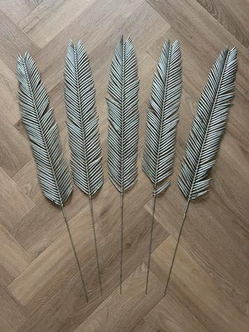 Decoratieve kunst takken bladveer zilver met glitters beschikbaar voor biedingen