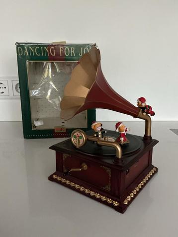 Vintage kerst Grammofoon met Dansende Kerstfiguren speeldoos beschikbaar voor biedingen