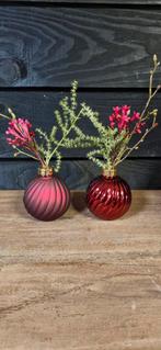 Kerstbal met kunstbloemen, Diversen, Kerst, Ophalen of Verzenden, Nieuw