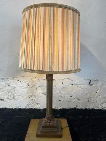 Prachtige vintage antieke lamp brons messing gestreepte kap beschikbaar voor biedingen