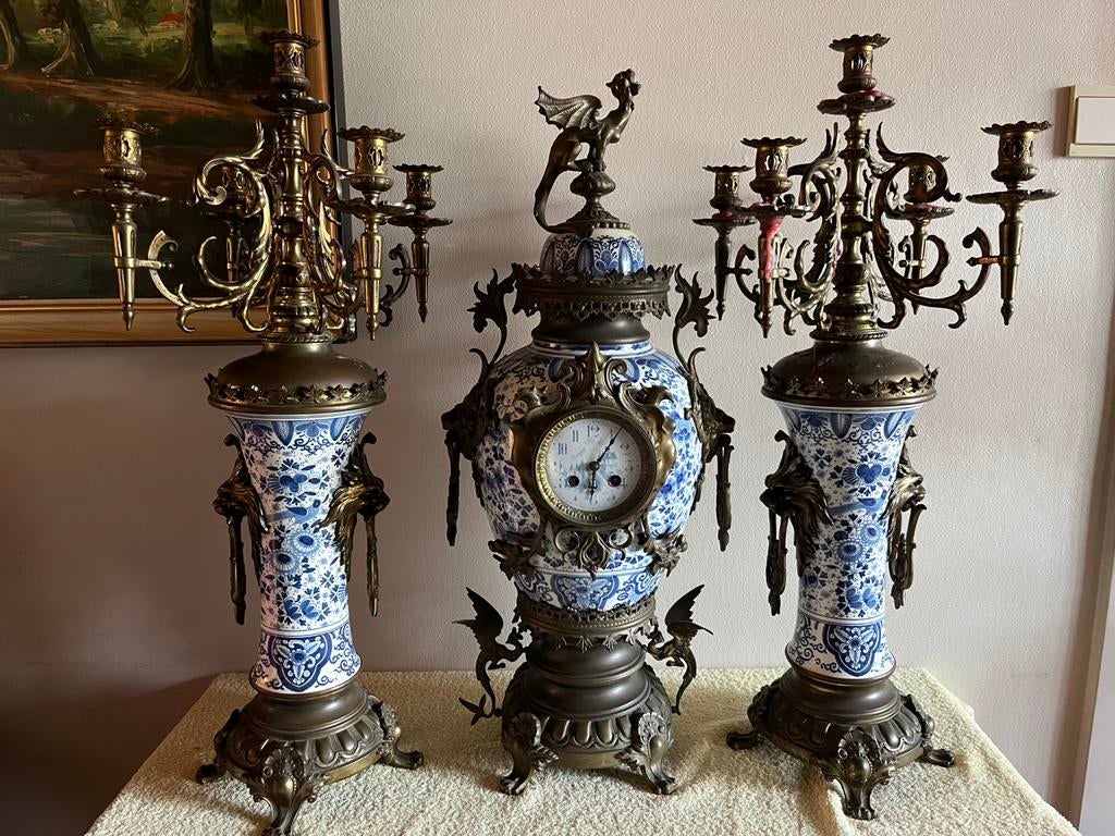 Antieke schouwgarnituur, Delft Brons, H 75 cm, Ophalen
