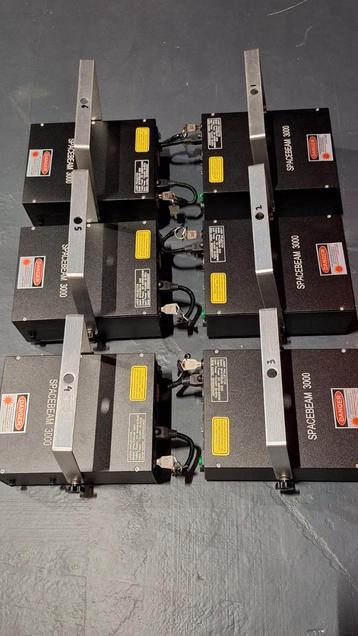 14x SPACEBEAM single beam full colour lasers beschikbaar voor biedingen