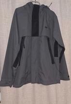 LACOSTE GREY JAS SE  BLACK LOGO CROCK MAAT XL, Caravans en Kamperen, Regenkleding, Ophalen of Verzenden, Regenjas