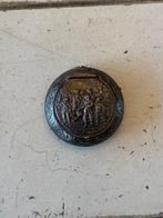 Antiek pillendoosje met reliefafbeelding van de nachtwacht, Antiek en Kunst, Antiek | Goud en Zilver, Ophalen of Verzenden, Zilver