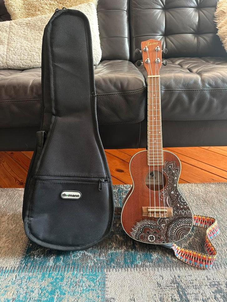 Ukelele concert met draagtas, Muziek en Instrumenten, Snaarinstrumenten | Overige, Zo goed als nieuw, Ophalen of Verzenden