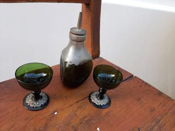Klein groen Gero Elixer flesje en 2 groene glaasjes beschikbaar voor biedingen