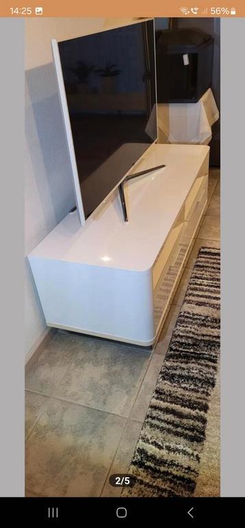 Kwaliteits Tv- meubel hoogglans wit met 2 X ruime laden beschikbaar voor biedingen