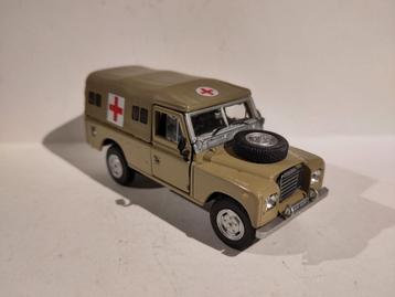 Hongwell Cararama Land Rover Series 3 109 Softtop Rode Kruis beschikbaar voor biedingen