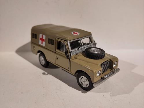 Hongwell Cararama Land Rover Series 3 109 Softtop Rode Kruis, Hobby en Vrije tijd, Modelauto's | 1:43, Zo goed als nieuw, Ophalen of Verzenden