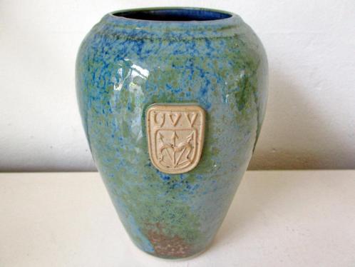 Mintgroen turquoise vaas met logo UVV keramiek, Antiek en Kunst, Antiek | Keramiek en Aardewerk, Ophalen of Verzenden