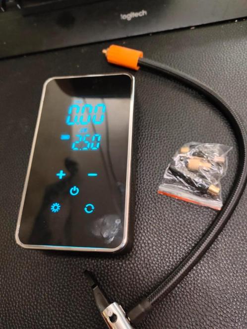 Mini compressor met batterij verlichting powerbank, Fietsen en Brommers, Fietsaccessoires | Fietspompen, Nieuw, Drukmeter, Elektrisch
