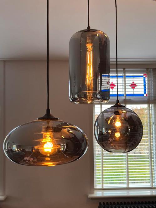 Prachtige designlamp By Eve 3 Bulbs Metallic Smoke rookglas, Huis en Inrichting, Lampen | Hanglampen, Zo goed als nieuw, Minder dan 50 cm