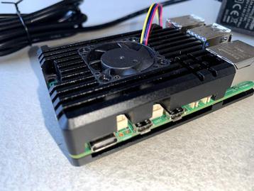 Raspberry Pi 5 (8GB) + behuizing, voeding en 64GB kaart beschikbaar voor biedingen