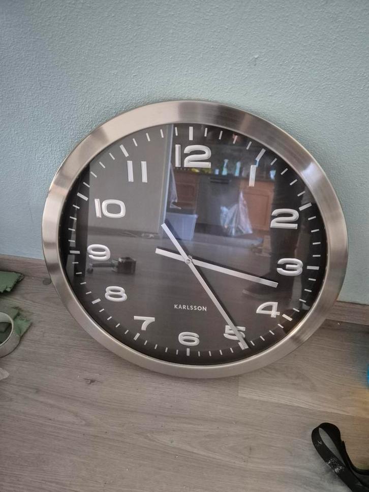 Karlsson Wandklok - 50cm - Zwart/Zilver, Huis en Inrichting, Woonaccessoires | Klokken, Gebruikt, Wandklok, Analoog, Ophalen of Verzenden