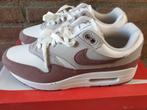 Nike Air Max 1 Light Brown Maat 43 (Nieuw), Bruin, Sportschoenen, Nieuw, Ophalen of Verzenden
