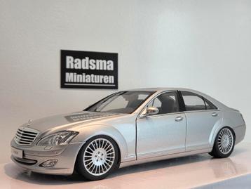 Mercedes-Benz S-Klasse W221 - Silver 1:18 AUTOart Dealerdoos beschikbaar voor biedingen