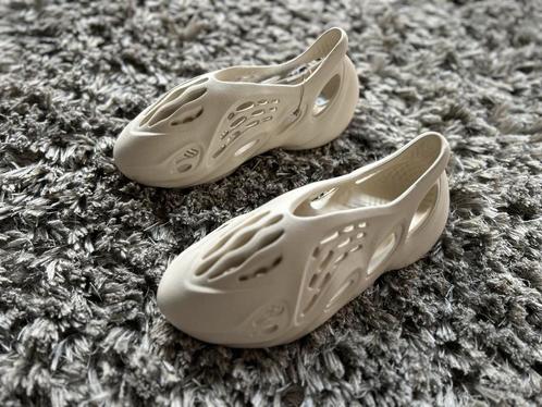 Yeezy Foam RNNR 'Sand, Kleding | Heren, Schoenen, Nieuw, Sneakers of Gympen, Overige kleuren, Ophalen of Verzenden