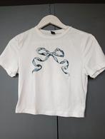 Shirt met strik erop afgebeeld mt M van Shein, Maat 38/40 (M), Wit, Ophalen of Verzenden, Zo goed als nieuw